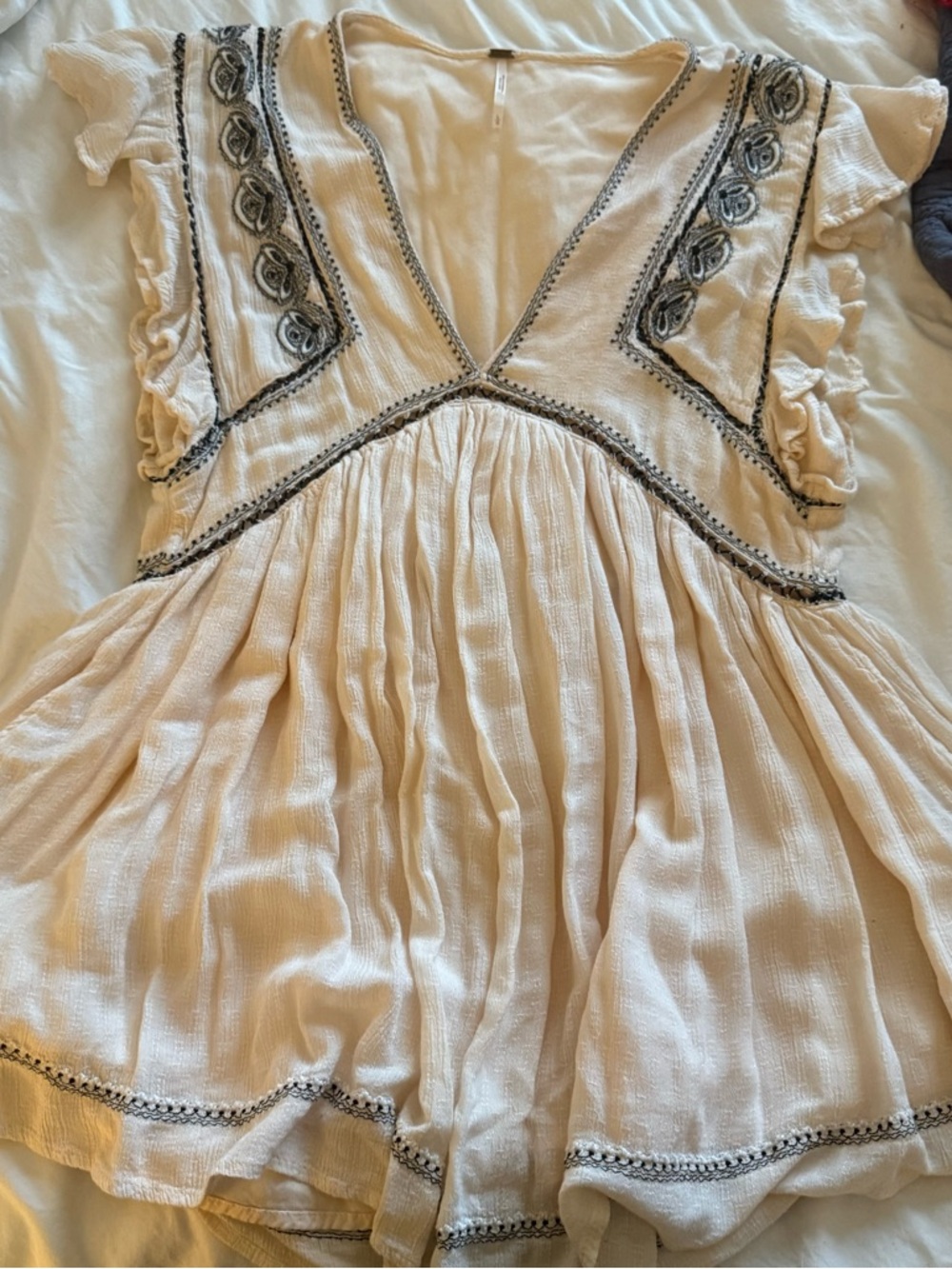 Free People Ivory Embroidered Falling Water Flutter-Sleeve Tunic in Size Large - Picture 2 of 5